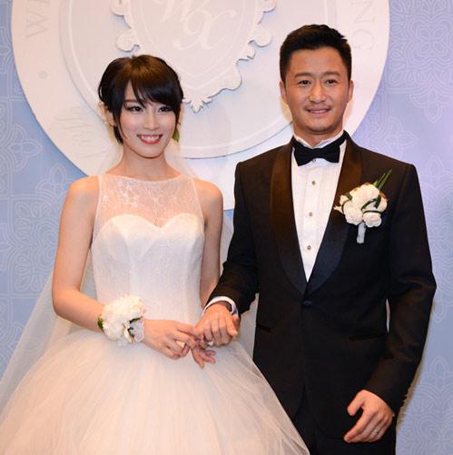 《战狼2》吴京一家已入外籍?谢楠母亲晒护照辟谣