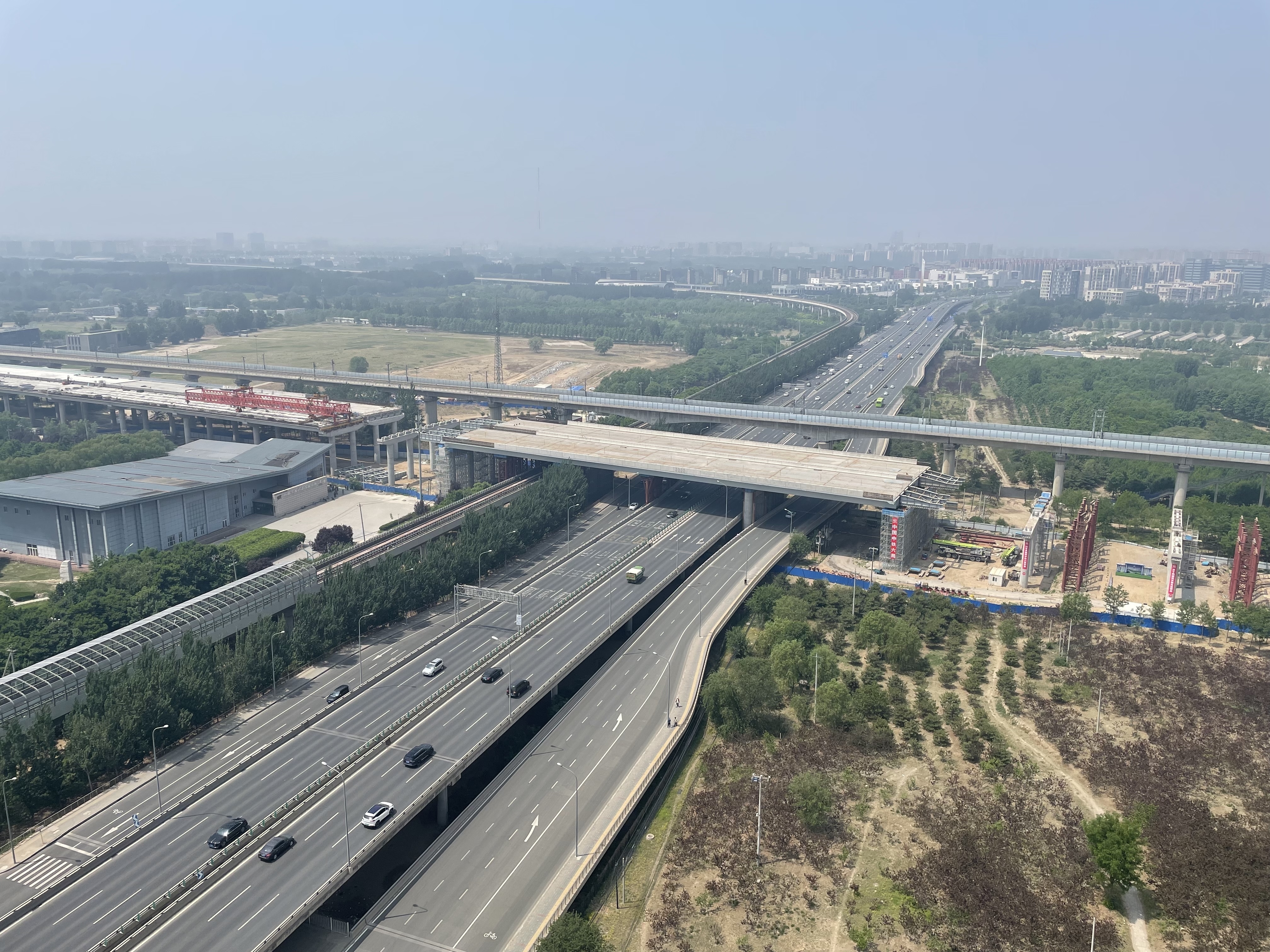 京雄高速成功上跨地铁房山线、京良路 京雄高速成功上跨地铁房山线、京良路