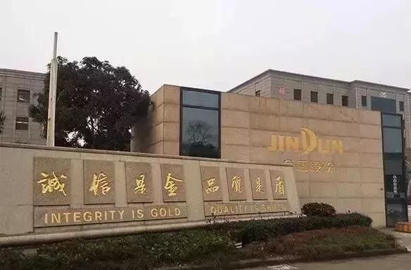 上市公司董事长坠楼身亡,家人拍卖股权还债,守