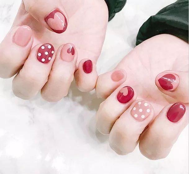 指甲太短怎么做才能使手指显白皙显修长?过年