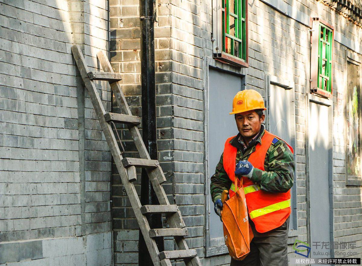 一图说|暖冬北京：朴实无华的检修工人