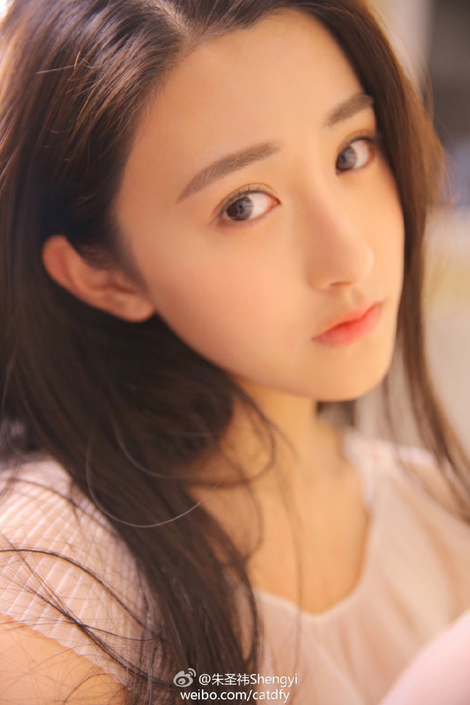 网红朱圣祎曝私房写真 水手服短裙超诱惑