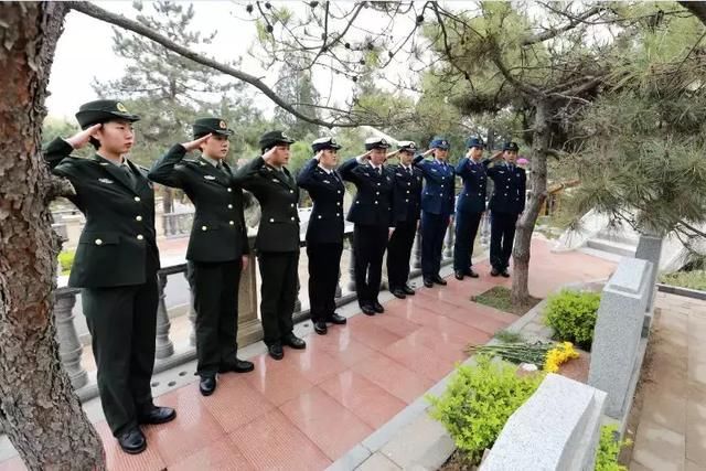 陆军军医大学士官学校组织清明纪念活动