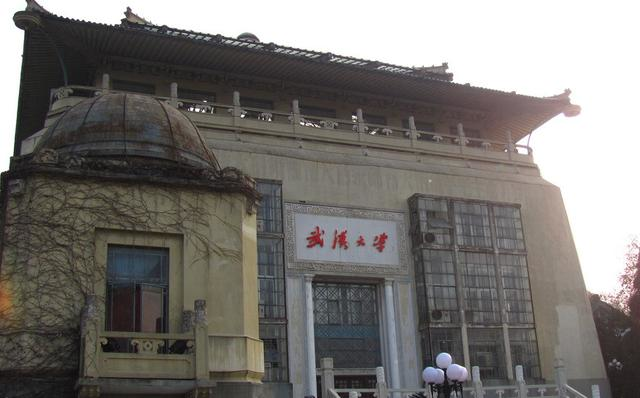 最新!2017播音主持专业院校排名!