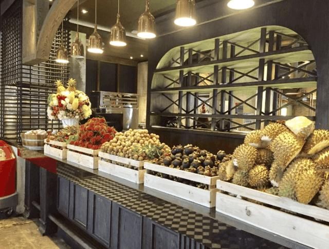 泰国水果自助店受中国游客"入侵", 一天耗4吨榴莲,店主:血亏