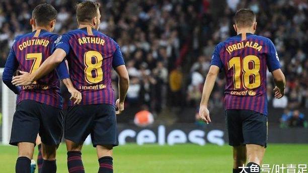 巴萨22岁天才一战成名, 他让2巨星坐板凳, 梅西