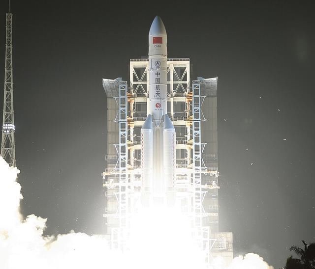 中国超大火箭发动机将于明年点火,直径将破世界纪录!