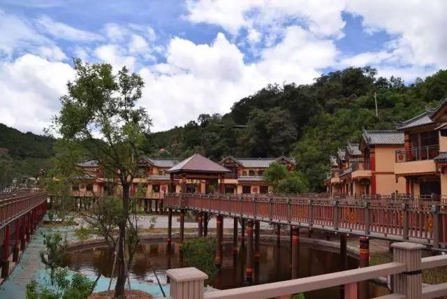 村里开发变成假小镇、真地产居民整体迁出