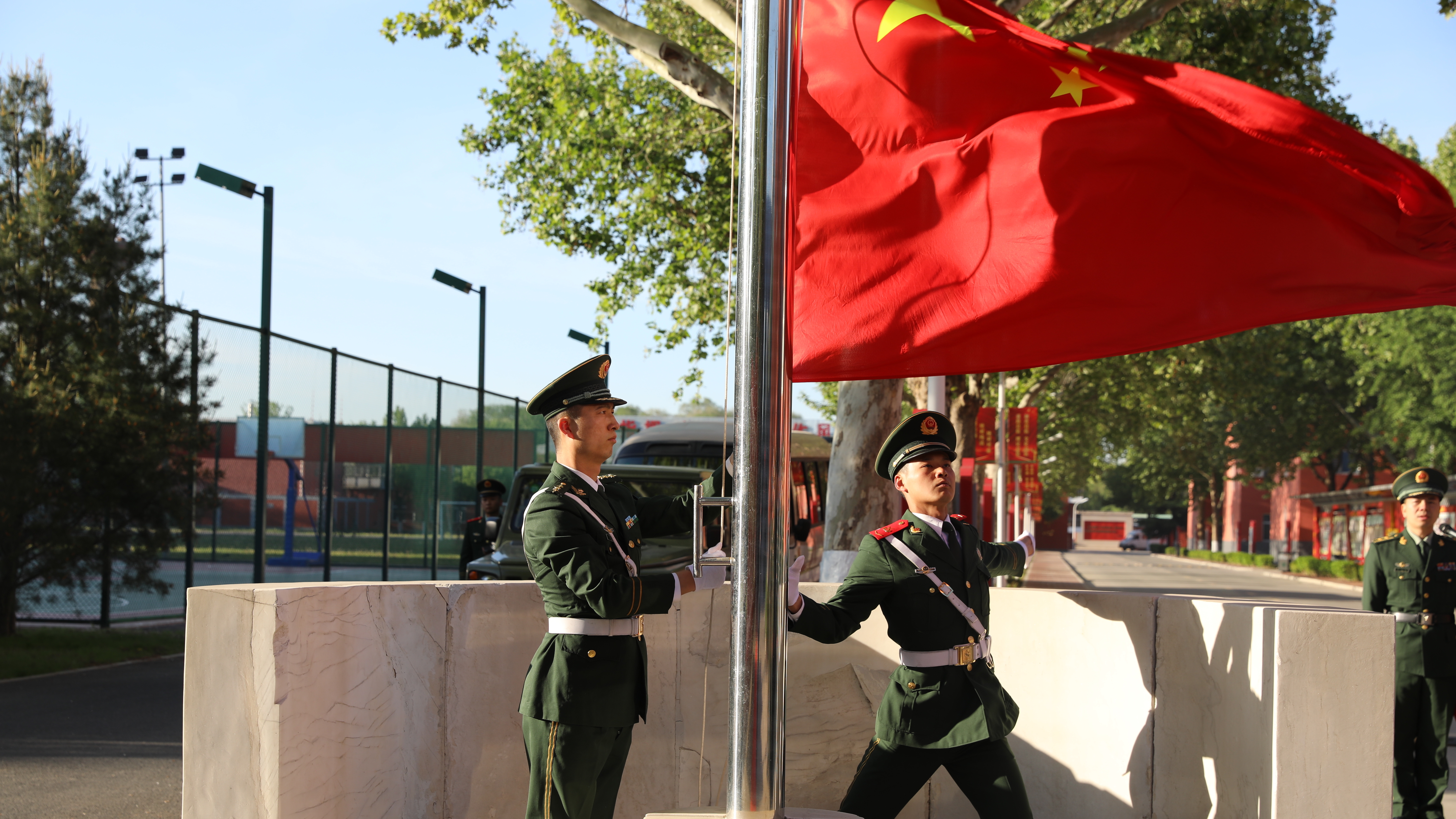 武警北京总队执勤第十三支队严密组织“五一”升国旗仪式 武警北京总队执勤第十三支队严密组织“五一”升国旗仪式