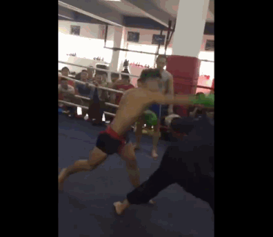 踢馆正名?曝武当弟子挑战搏击选手 7秒就被KO 踢馆正名?曝武当弟子挑战搏击选手 7秒就被KO