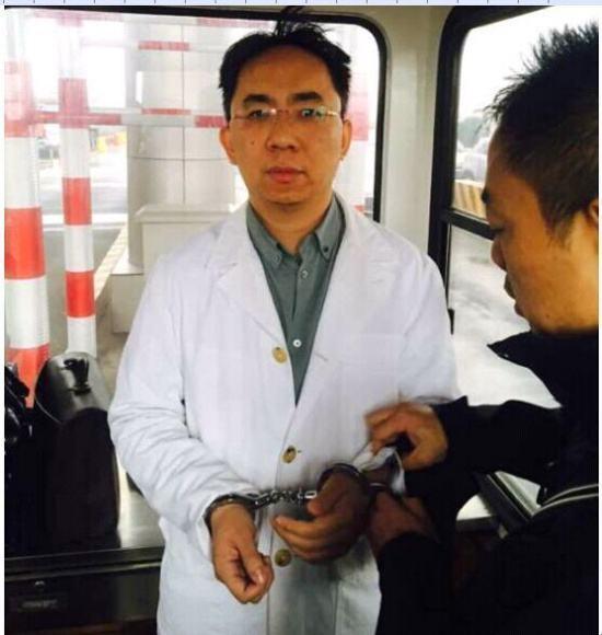 周润发裸捐56亿家产,赵薇被证监会处罚上央视