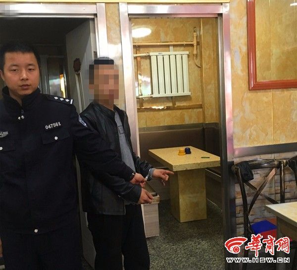 花一小区附近发现逃犯…5名吸毒及网逃人员延