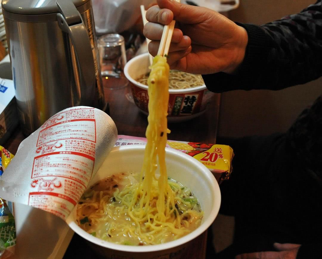 日本方便面多少钱,说出来吓你一跳,而中国游客