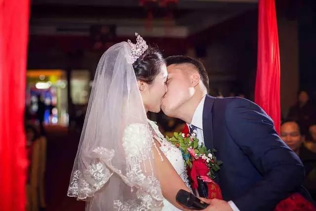 科级的公务员,35岁大龄了,该不该为了生三胎而