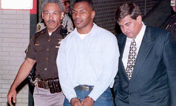 泰森拿下金腰带.