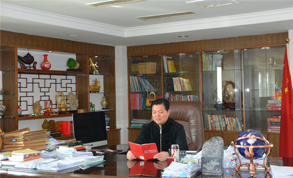 长期以来,江中人在集团董事局主席,党委书记沈良兵(全国劳动模范,全国