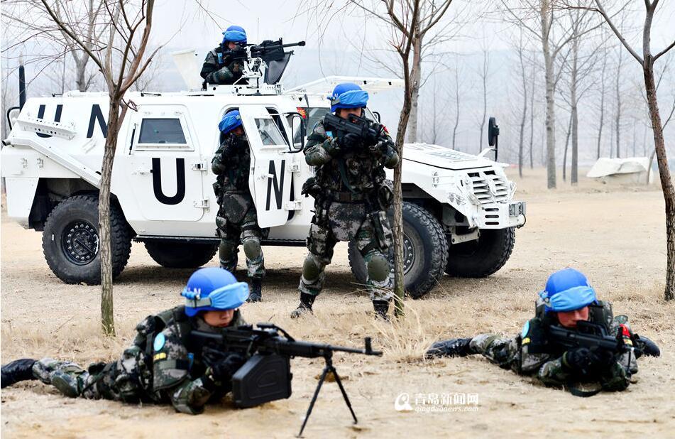当前,中国在南苏丹达尔富尔地区派遣的维和部队,已经准备了国产新战车、全地形车、新炮塔版92轮式战车、89式60毫米口径迫击炮、87式35毫米自动榴弹发射器,89式12.7毫米重机枪。