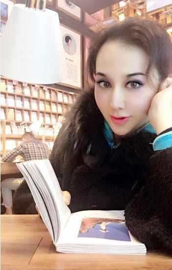 相声大师侯耀华晚节不保,网红女"徒弟"安娜金坑"师"不消停!