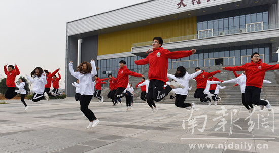 【领航新征程】《青春不一Young》——大学生用歌曲传唱十九大精神 【领航新征程】《青春不一Young》——大学生用歌曲传唱十九大精神