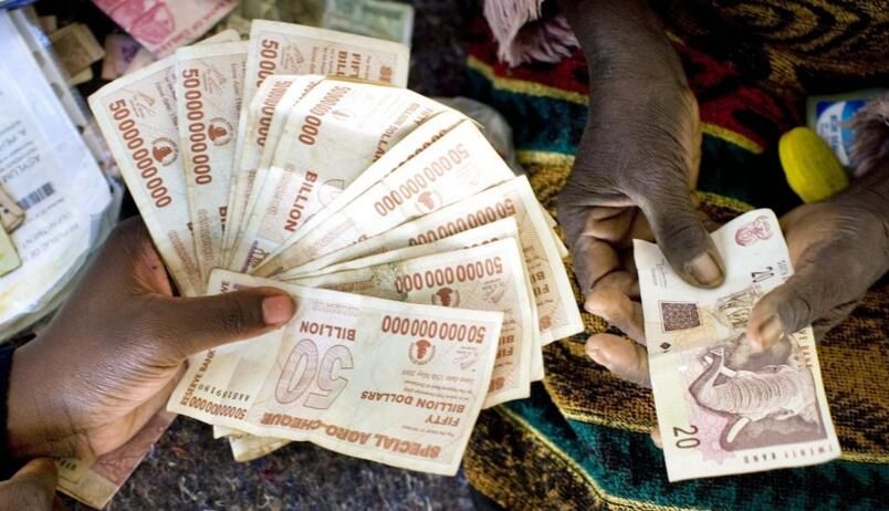 在这个国家三个鸡蛋就值一千亿,买东西点钞点到手抽筋