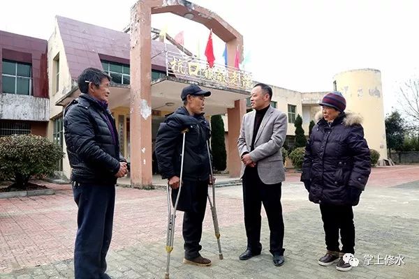 一位修水个体老板的十年爱心路!