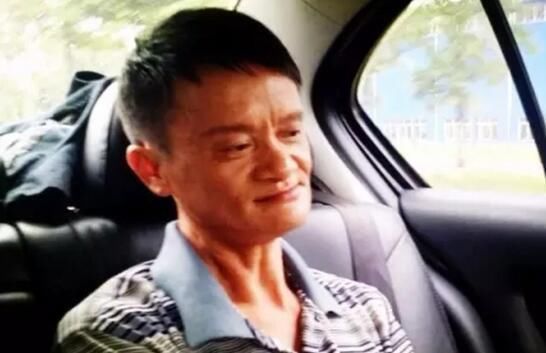 长得像马云,他曾到处登台赚钱,两年后被辞退只