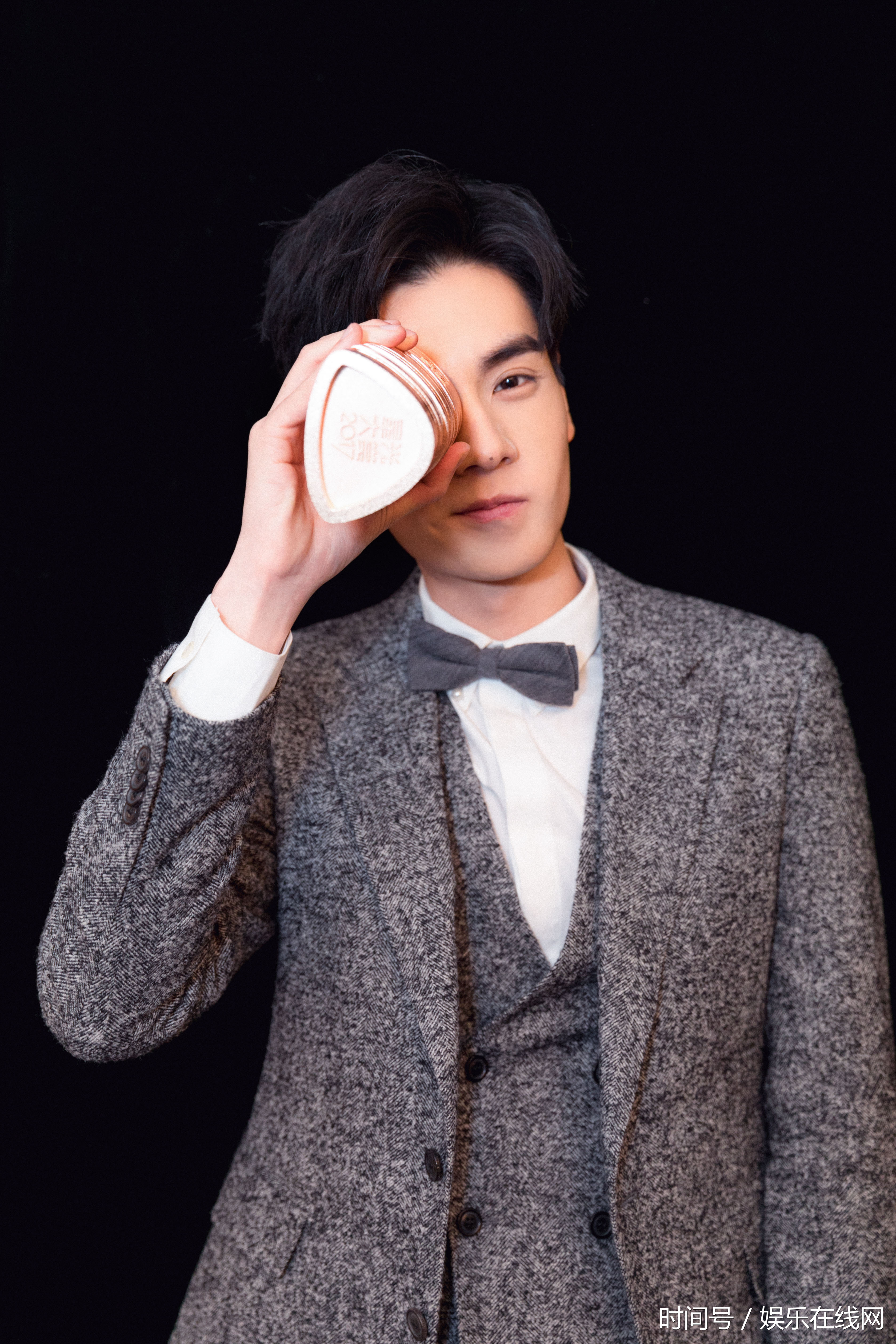 人气偶像胡一天亮相星光大赏,斩获"年度潜力电视剧男演员"