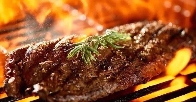 在家烧烤怎么烤才好吃?烤肉必备4宝不能缺少