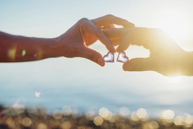 女生喜欢你的细微动作男生千万不要错过