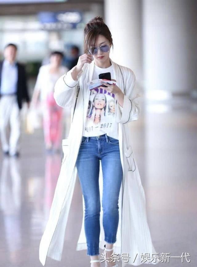 江疏影现身机场, 大长腿成亮点,胡歌你看到了吗
