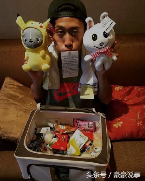 明星收到粉丝礼物的表现,张一山暖心,宋茜接地