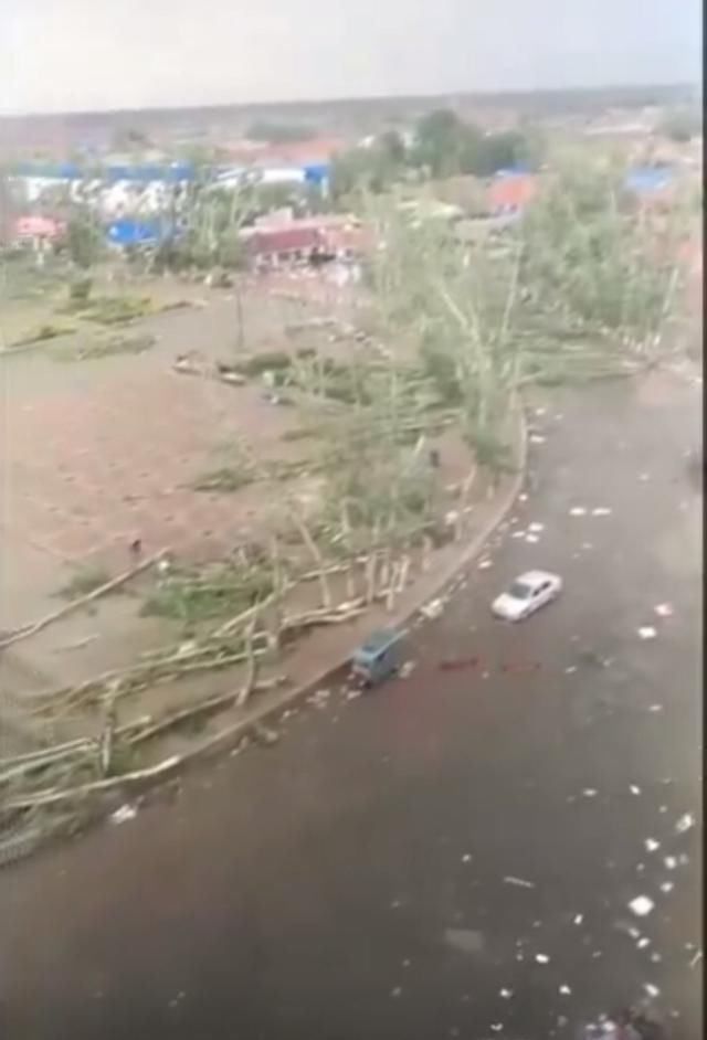 吉林松原长岭县太平川镇突遭龙卷风袭击 目前