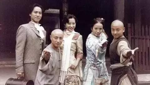 我还是个宝宝,才不要看这种父女CP的戏