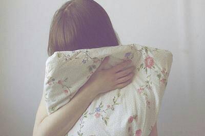 我嫁给小9岁老公,新婚夜很幸福,醒来发现一个