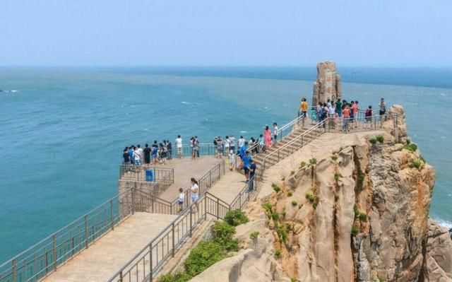 这座城市位于中国海陆交接的最东端,紧邻韩国