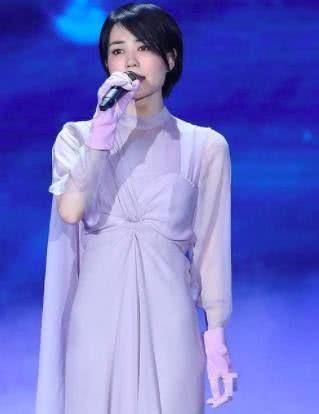 王菲李亚鹏结婚照流出,谢霆锋醋意浓:我们很好