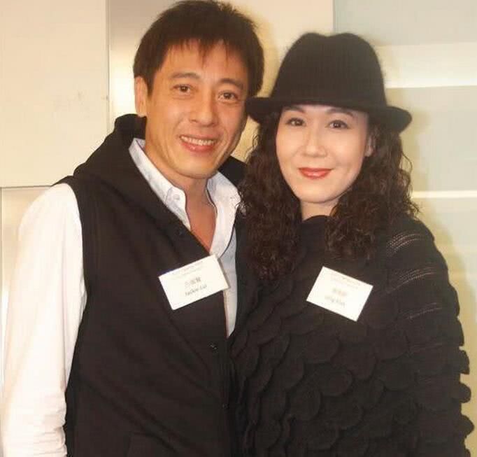 她年过半百坚持不吃肉,不生孩子,如今56岁却活成18岁的模样