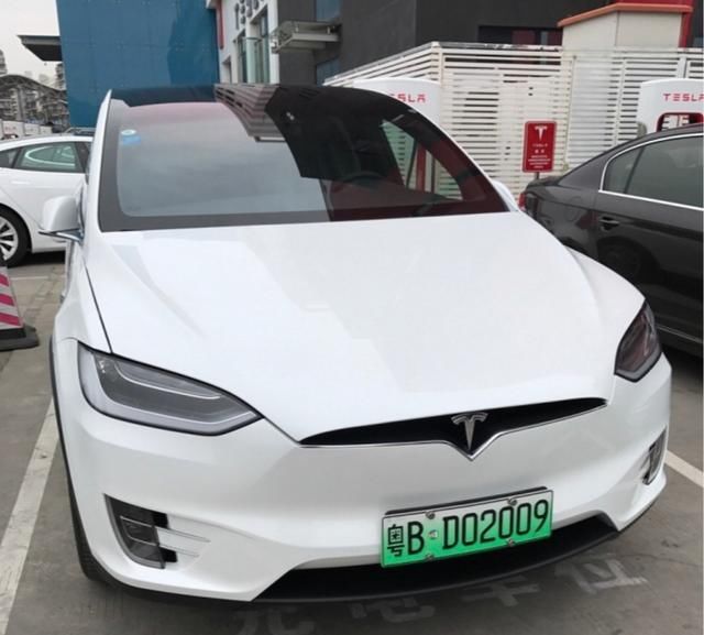 我以为只有蓝底白字的车牌,这下可长见识了!