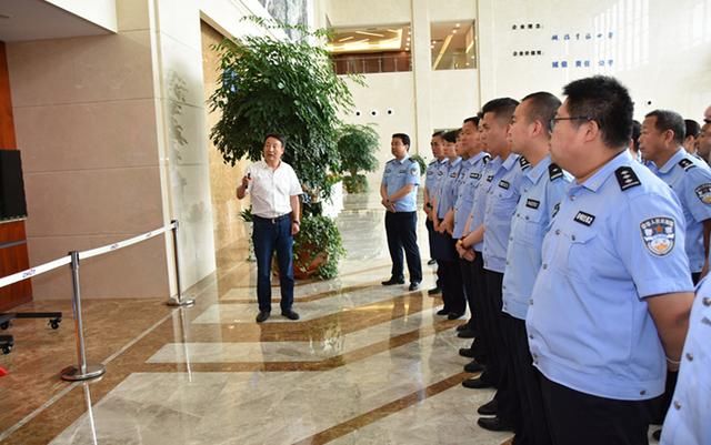 咸阳市公安局彩虹分局组织民警赴咸阳彩虹光电