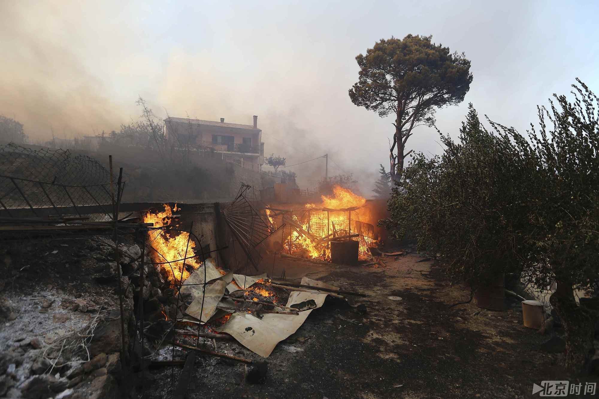 克罗地亚森林火灾迅速蔓延 城市火光冲天民众撤离