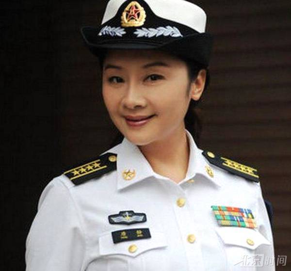 她是春晚常客，最红时下嫁穷小子，捧红丈夫却遭弃