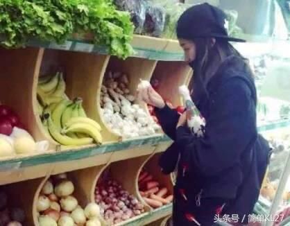 关晓彤、杨幂、刘涛等各大明星买菜,谁最接地