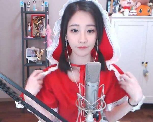 网红主播月收入多少? 冯提莫工资条让人民教师