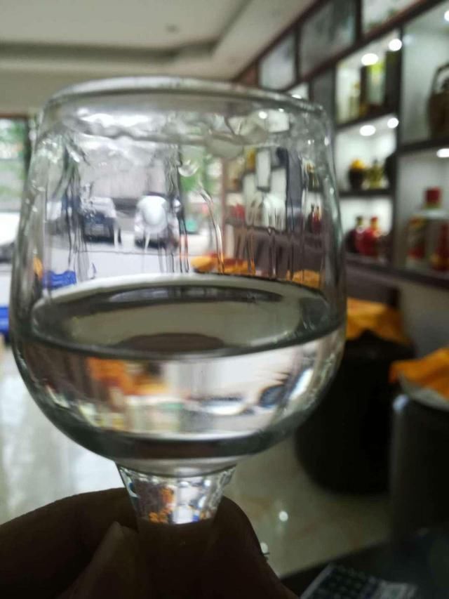 白酒喝高度酒还是低度酒好?看完恍然大悟!