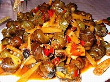 男子每天吃一盘田螺,变绿巨人?全身都是游走的