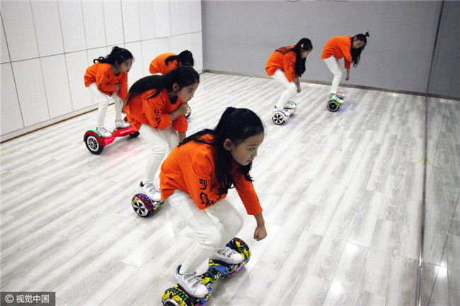 嫌TFboys老!00后少女团出道 下腰劈叉样样行