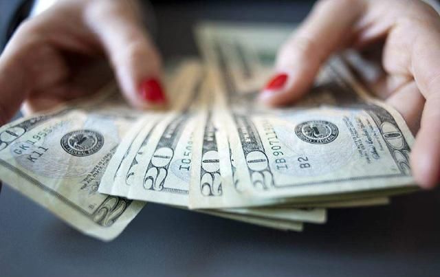 1个亿放银行一年有多少利息,分析理财方法