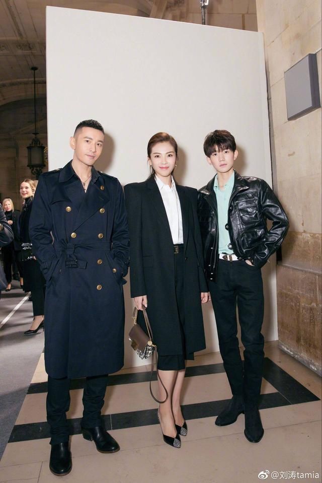 黄晓明和刘涛、王源合影,穿的高跟鞋亮了,网友