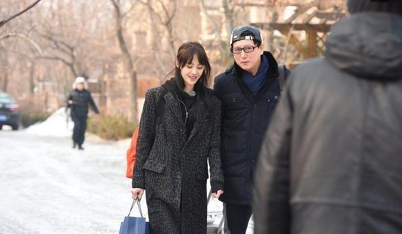 郑爽与老爸郑成华互动日常 这很父女