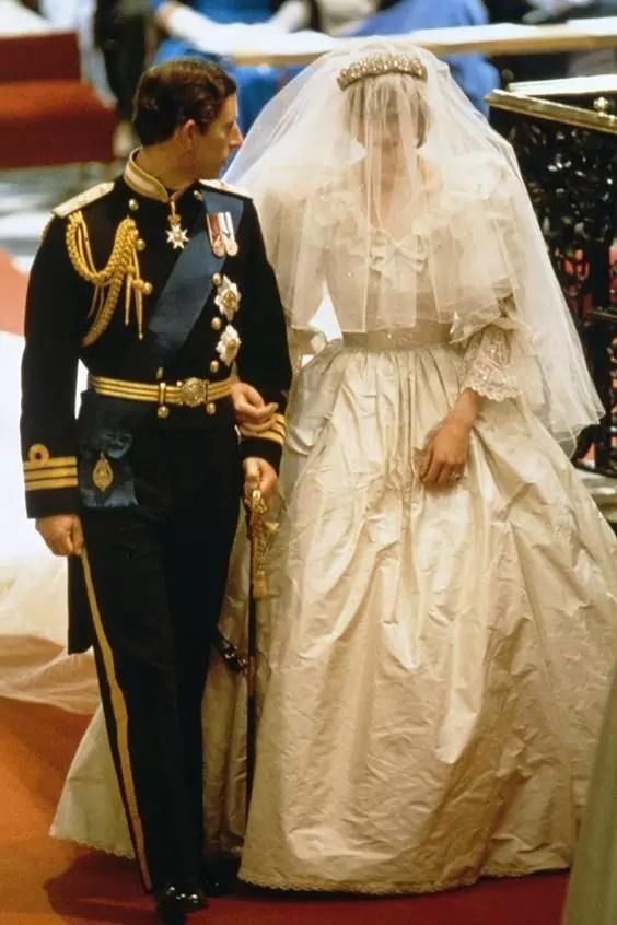 16个国家婚纱对比,英格兰男士穿裙子,中国礼服